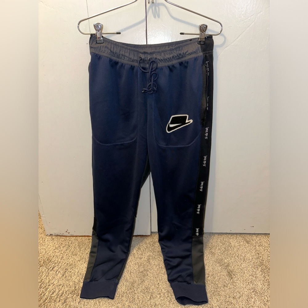 Nike navy blue/black sportswear joggers in mens size small.